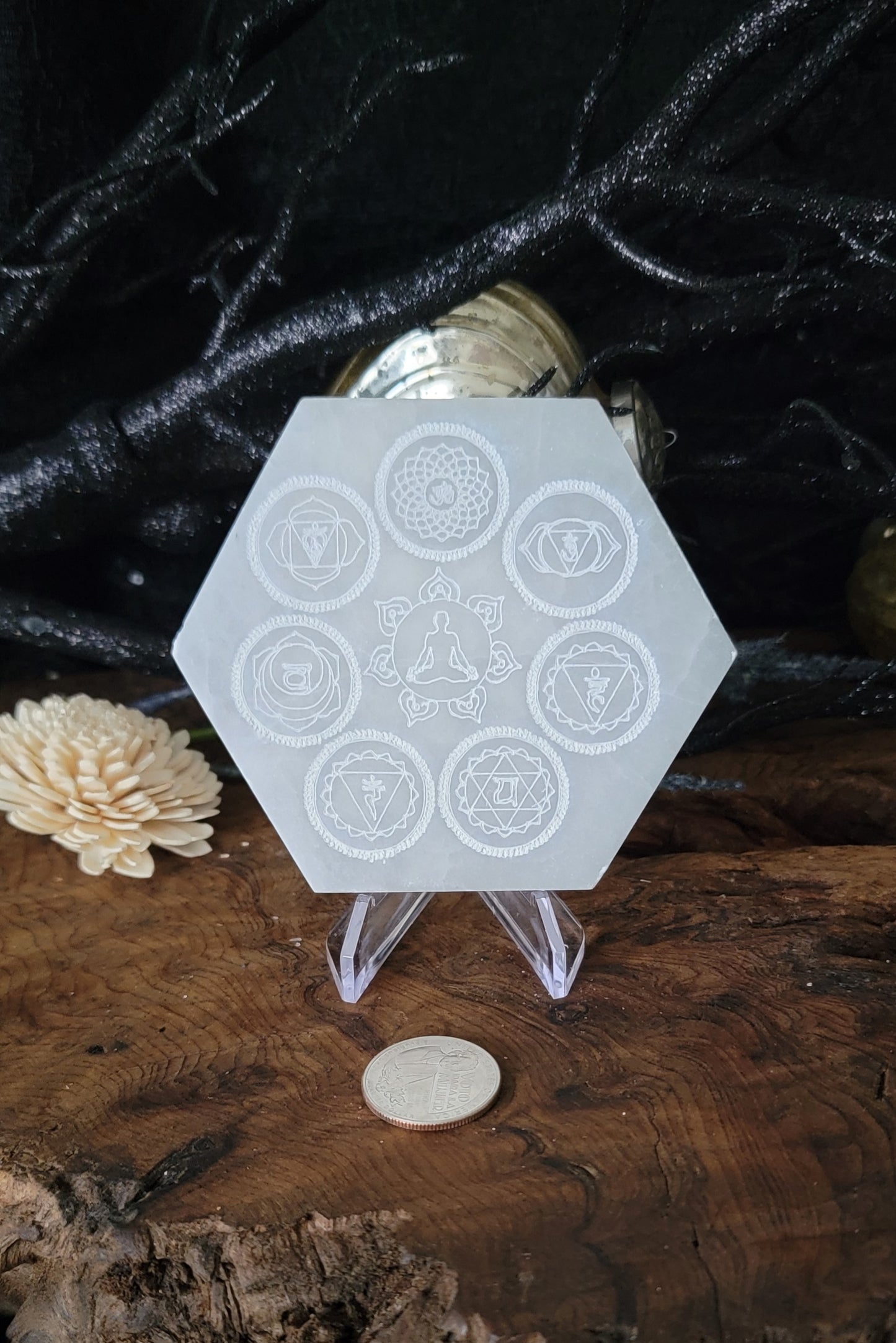 Amplify your intentions with this Selenite Chakra Crystal Grid Plate. Designed for crystal charging, energy alignment, and chakra balancing rituals.