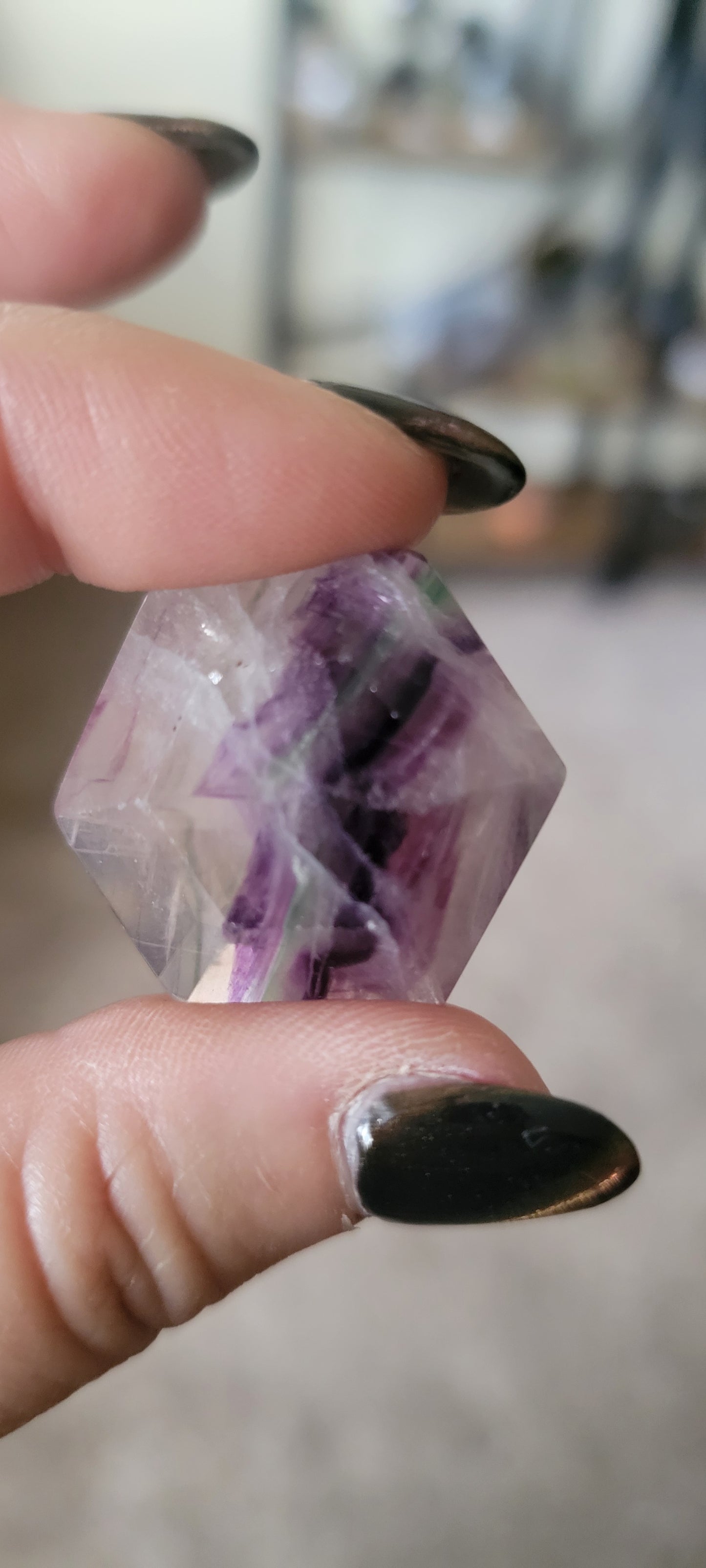 Hexagon Fluorite Worry Stone – Crystal Thumb Stone for Focus, Stress Relief & Energy Balance