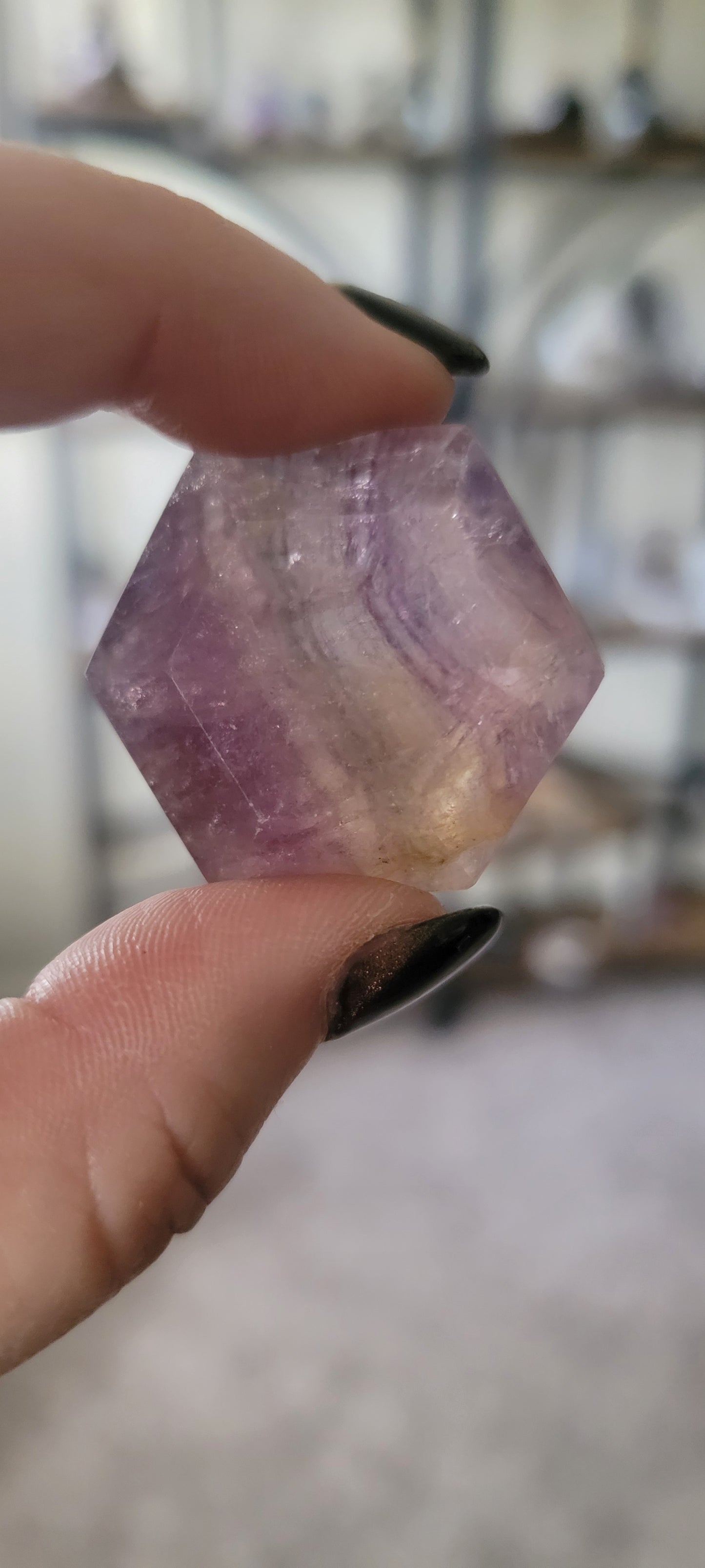 Hexagon Fluorite Worry Stone – Crystal Thumb Stone for Focus, Stress Relief & Energy Balance