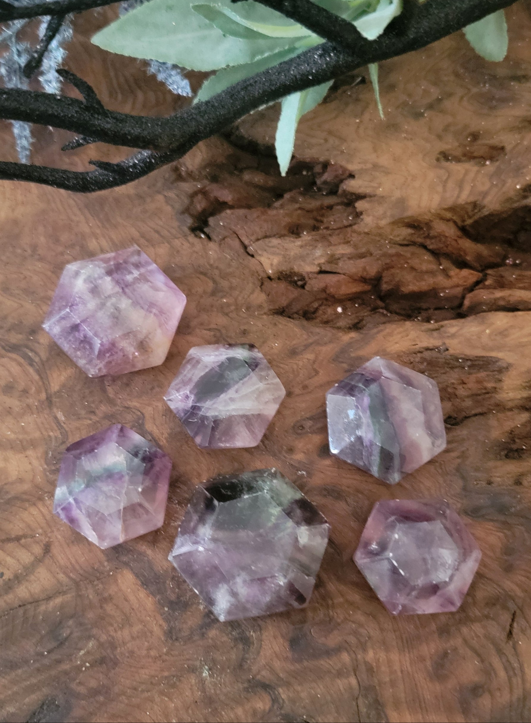 Hexagon Fluorite Worry Stone – Crystal Thumb Stone for Focus, Stress Relief & Energy Balance