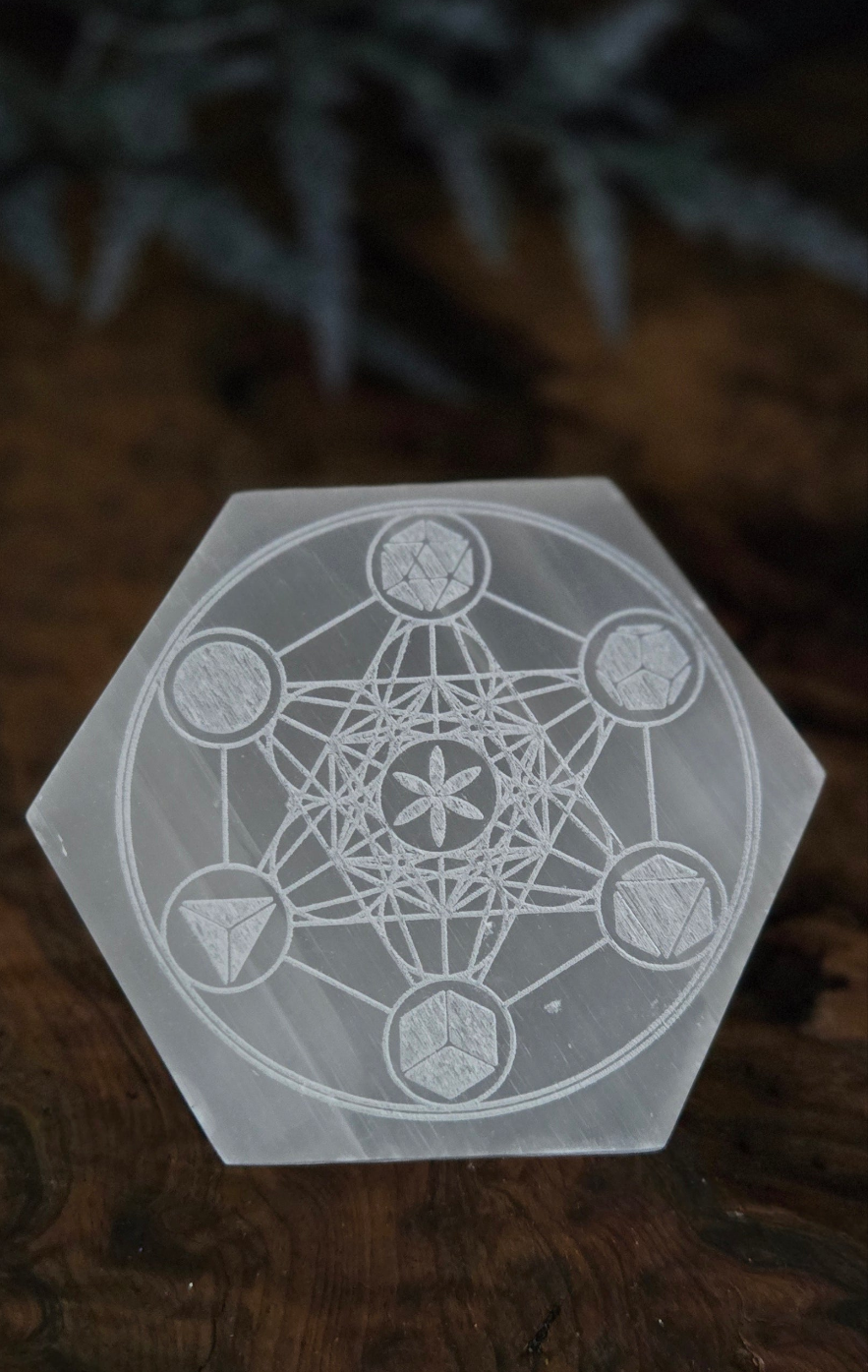Selenite Metatron Crystal Grid Plate – Engraved with 5 Platonic Solids in a Circle| Sacred Geometry Energy Grid | Meditation & Manifestation Tool