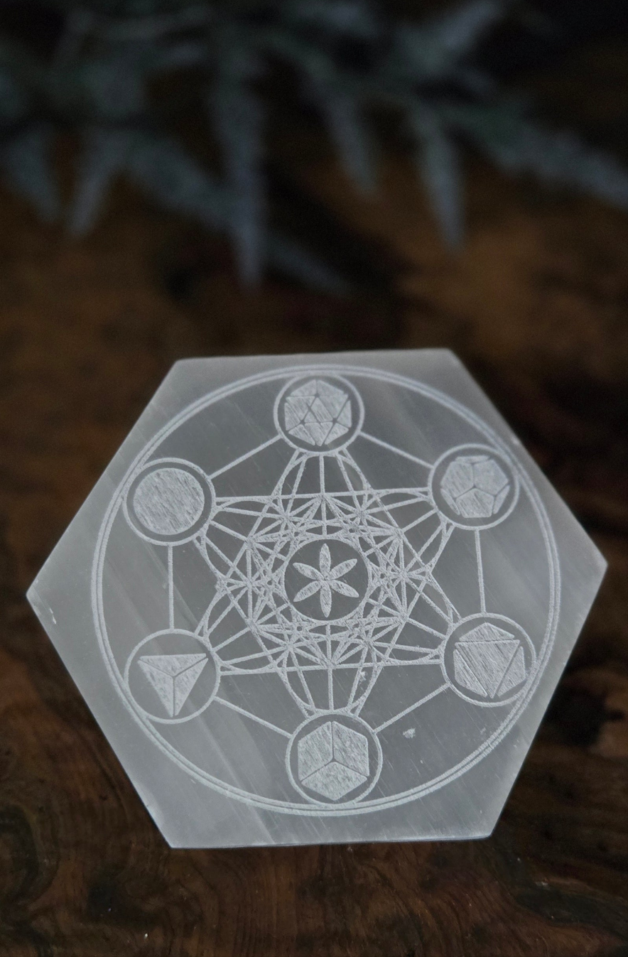 Selenite Metatron Crystal Grid Plate – Engraved with 5 Platonic Solids in a Circle| Sacred Geometry Energy Grid | Meditation & Manifestation Tool