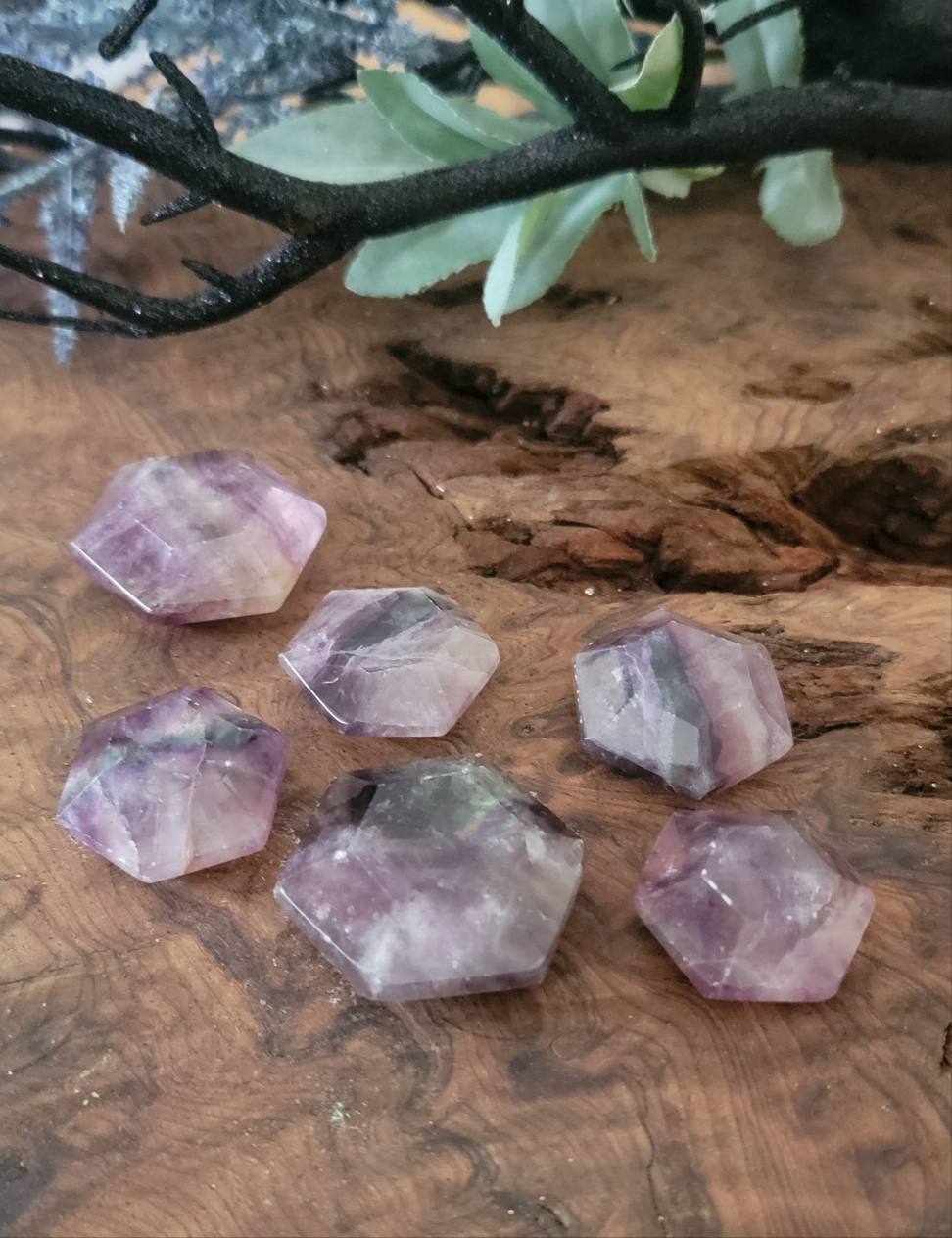 Hexagon Fluorite Worry Stone – Crystal Thumb Stone for Focus, Stress Relief & Energy Balance