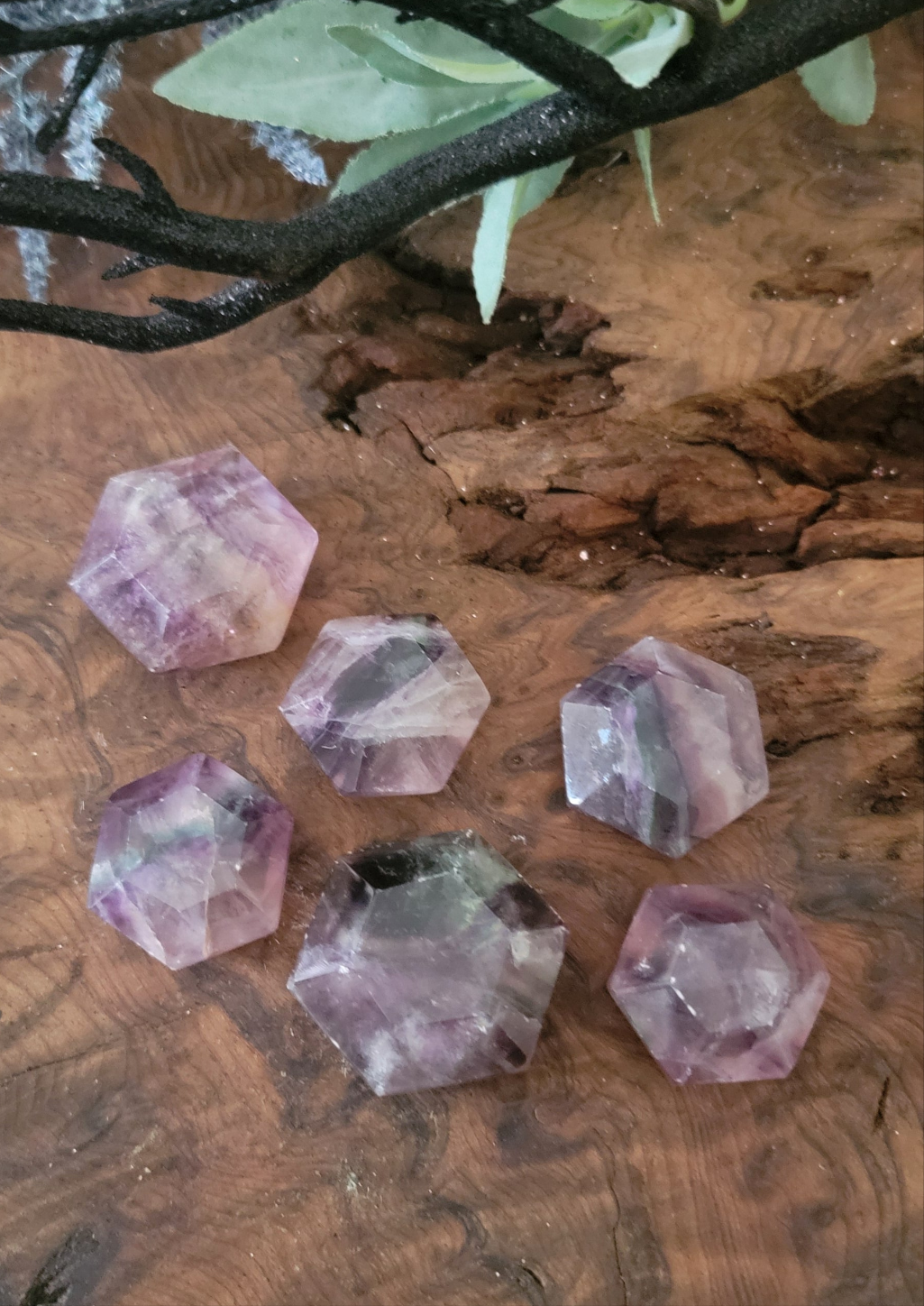 Hexagon Fluorite Worry Stone – Crystal Thumb Stone for Focus, Stress Relief & Energy Balance