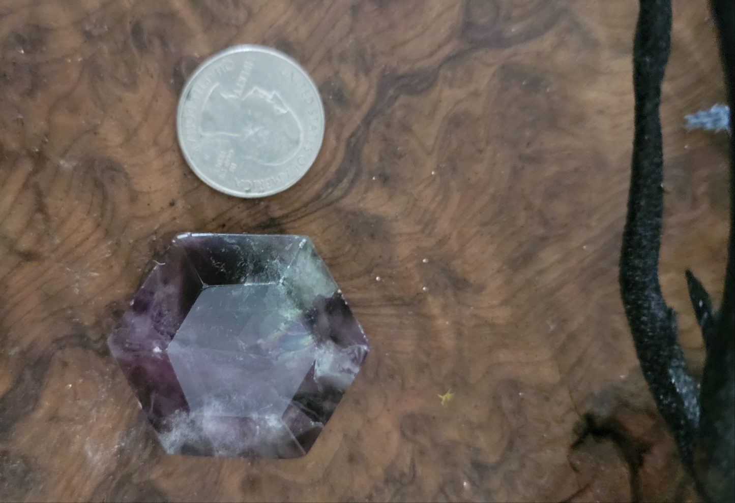 Hexagon Fluorite Worry Stone – Crystal Thumb Stone for Focus, Stress Relief & Energy Balance