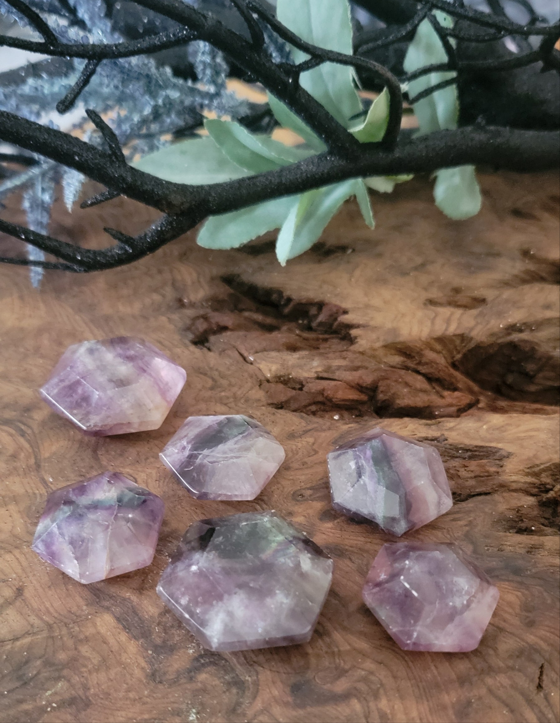 Hexagon Fluorite Worry Stone – Crystal Thumb Stone for Focus, Stress Relief & Energy Balance