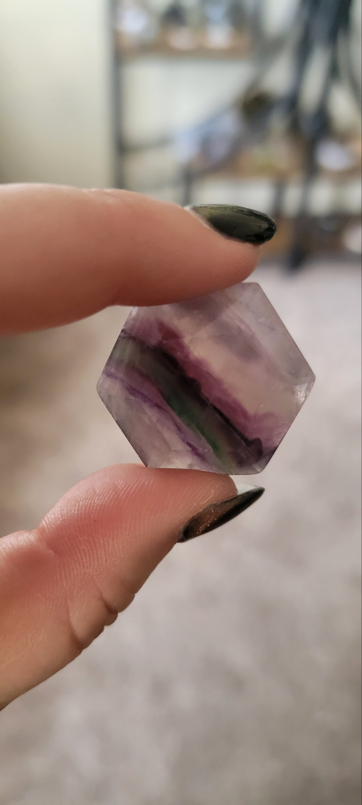 Hexagon Fluorite Worry Stone – Crystal Thumb Stone for Focus, Stress Relief & Energy Balance