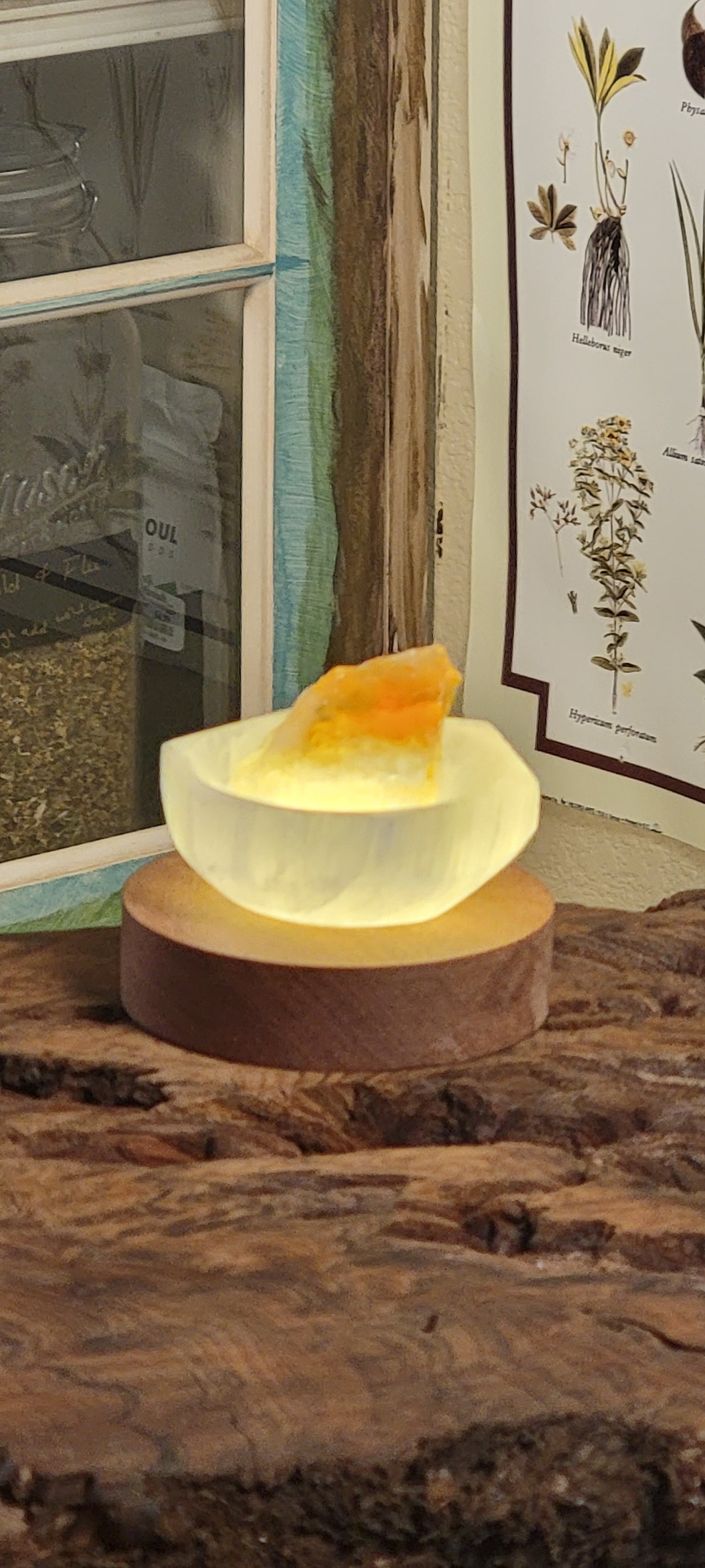 Selenite Charging Bowl – Crystal Cleansing & Energy Amplification