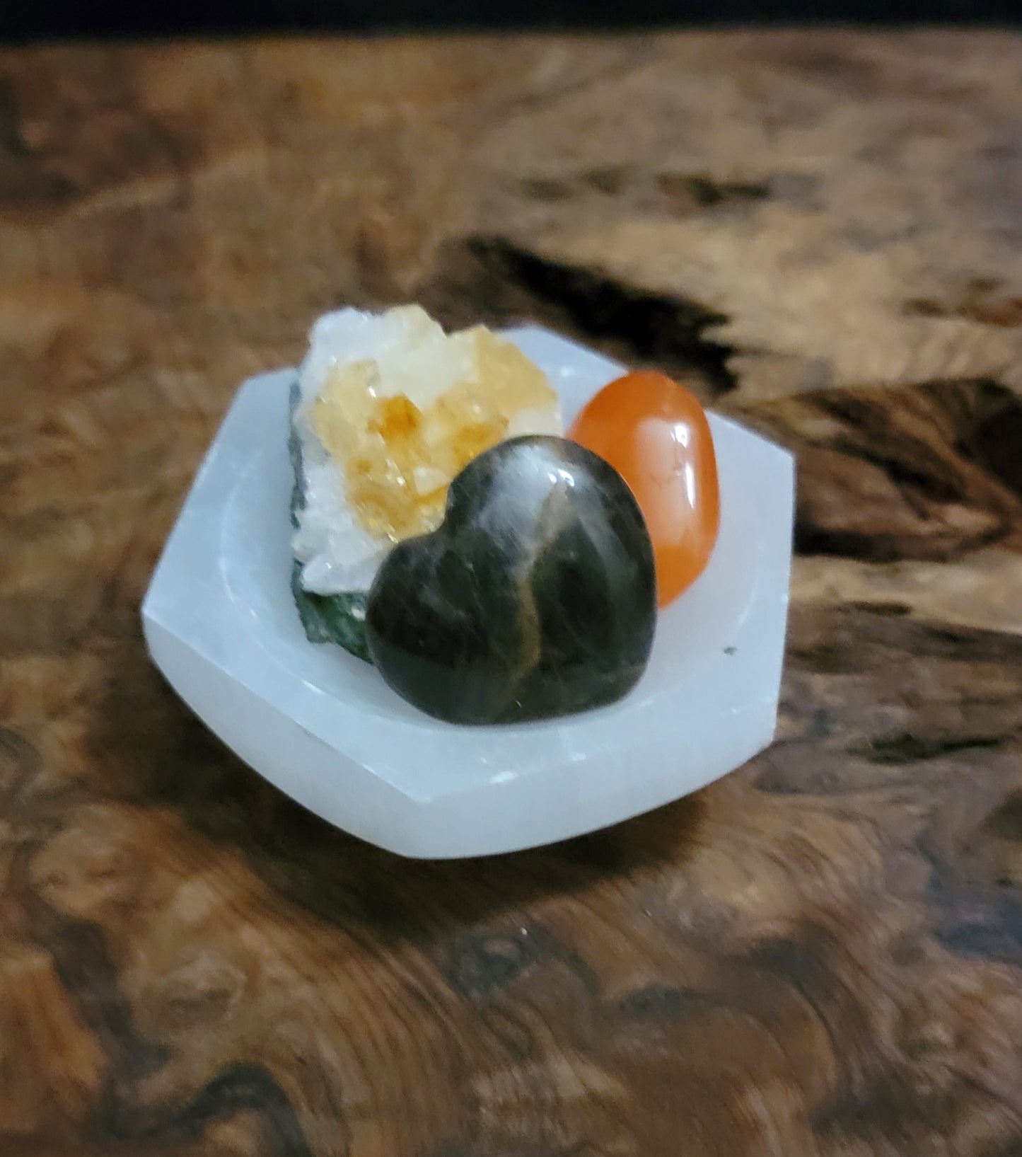 Selenite Bowl Crystal Set – Citrine, Carnelian & Moonstone Heart Motivational Crystal set