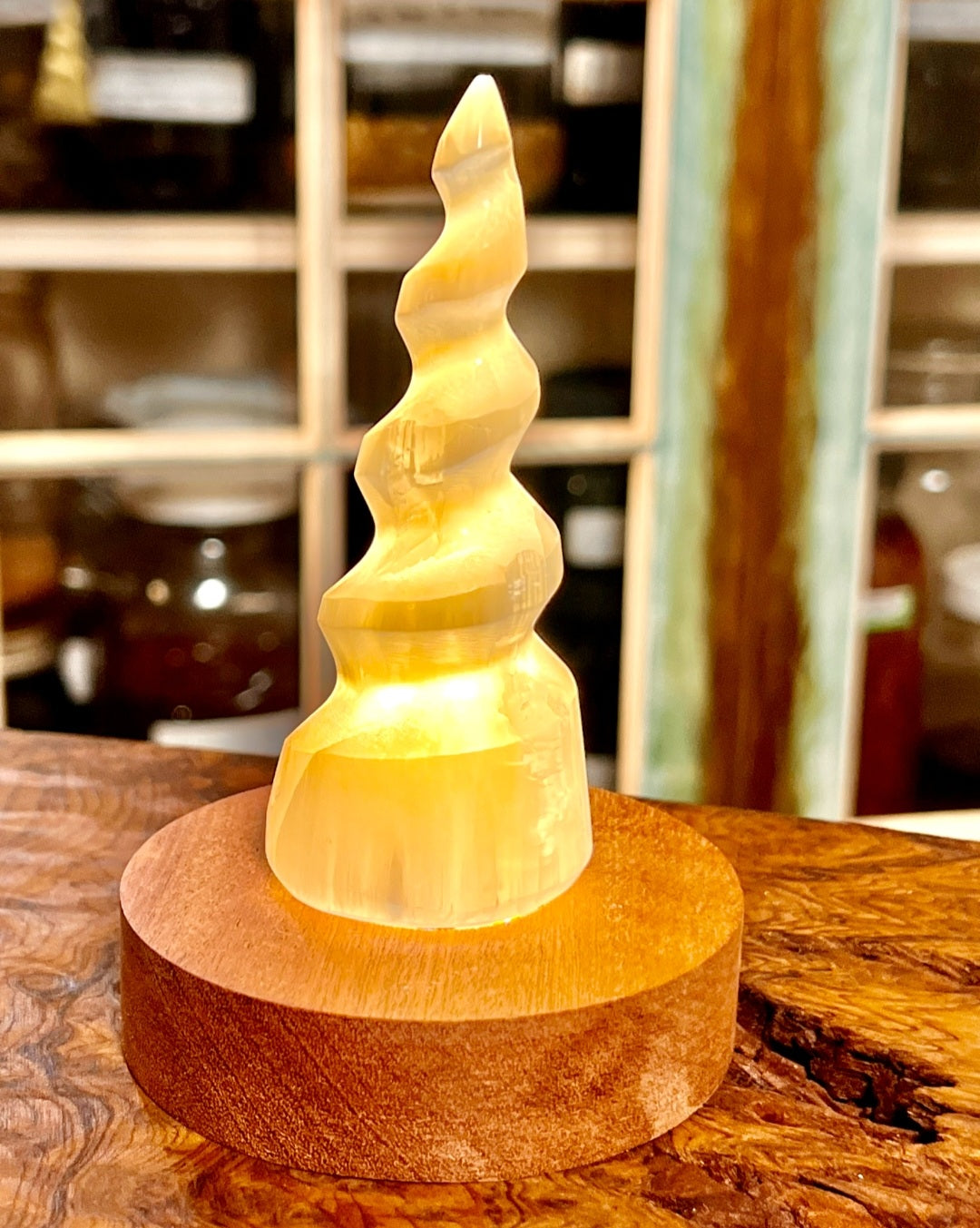 Selenite Spiral FlameSelenite Spiral Flame – Twisted Crystal Tower for Energy Clearing, Meditation & Chakra Healing