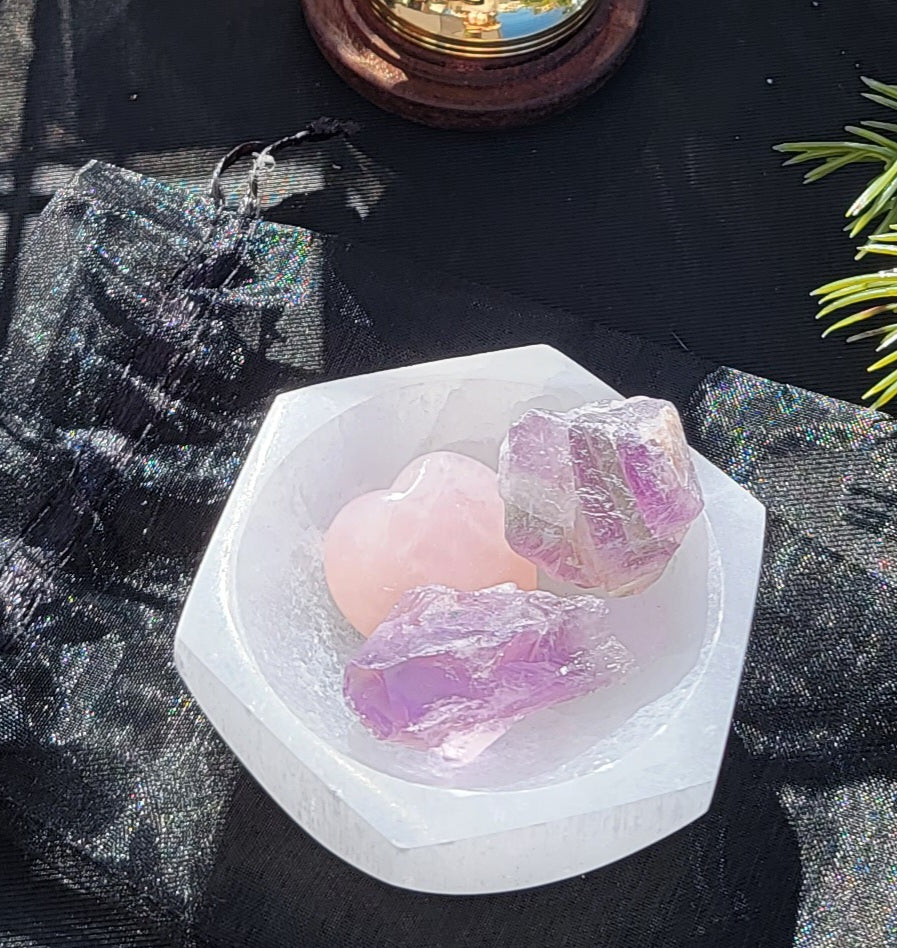 Allow Love In Selenite bowl set (Rose Quartz, Amethyst and Pink Tourmaline)