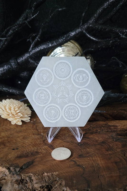 Amplify your intentions with this Selenite Chakra Crystal Grid Plate. Designed for crystal charging, energy alignment, and chakra balancing rituals.