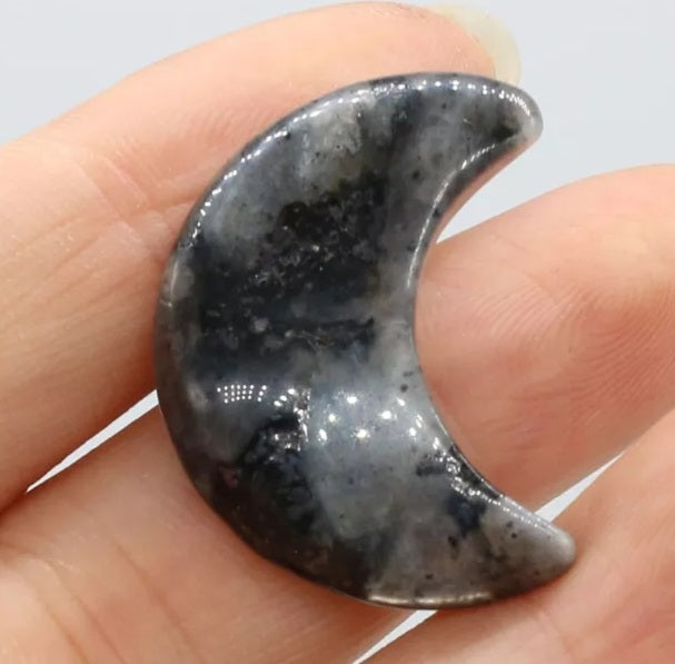 Crescent Moon Crystal – Labradorite, Black Labradorite & Rose Quartz Carvings for Protection, Intuition & Love